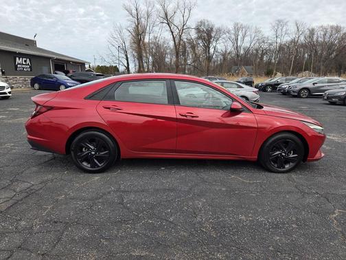 2022 Hyundai ELANTRA SEL