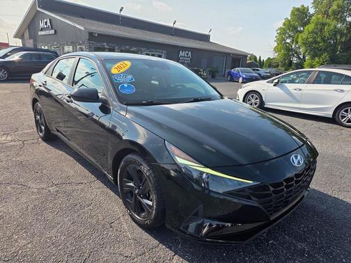 Phantom Black 2021 Hyundai ELANTRA SEL