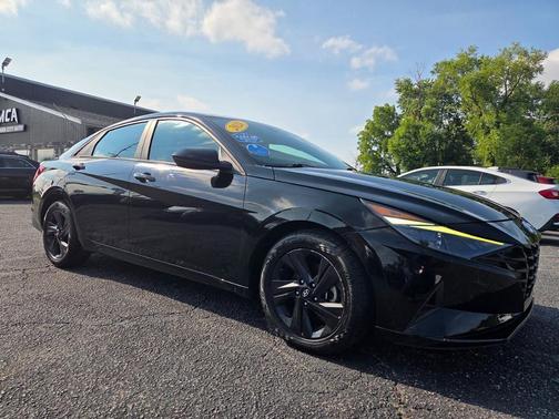 Phantom Black 2021 Hyundai ELANTRA SEL