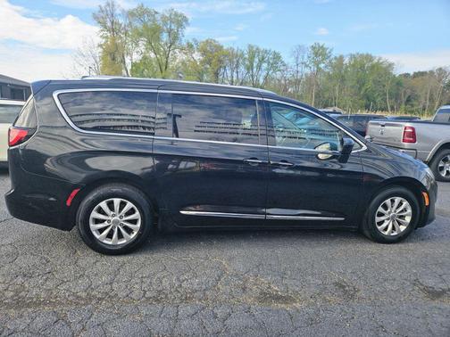 2018 Chrysler Pacifica Touring-L