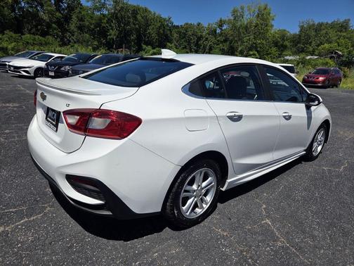 Summit White 2018 Chevrolet Cruze LT
