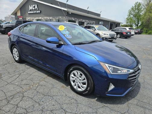2019 Hyundai ELANTRA SE