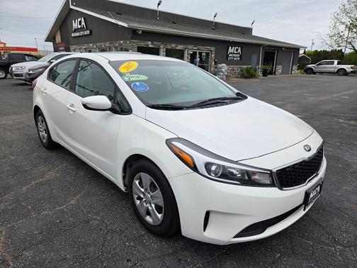Snow White Pearl 2017 Kia Forte LX
