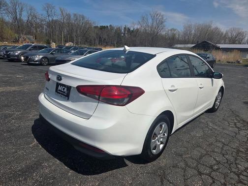 Snow White Pearl 2017 Kia Forte LX