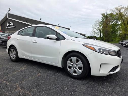 Snow White Pearl 2017 Kia Forte LX