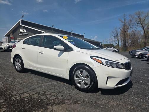 Snow White Pearl 2017 Kia Forte LX