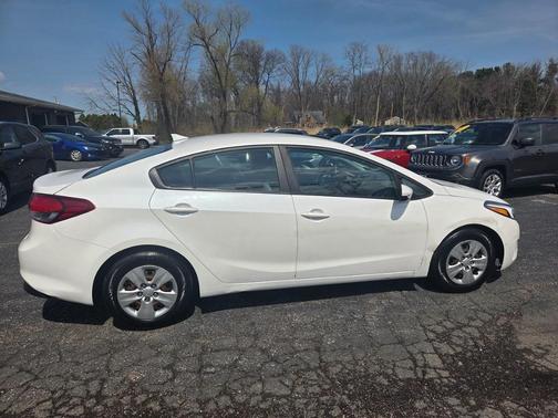 Snow White Pearl 2017 Kia Forte LX