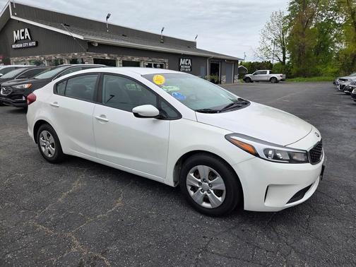 Snow White Pearl 2017 Kia Forte LX