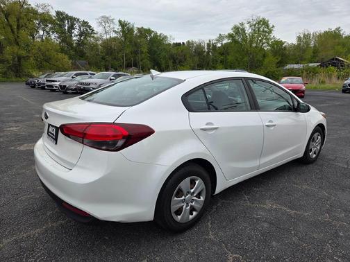 Snow White Pearl 2017 Kia Forte LX