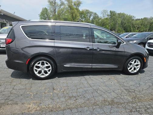 2018 Chrysler Pacifica Touring-L Plus