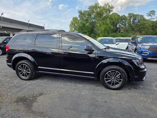 Pitch Black Clearcoat 2018 Dodge Journey SE