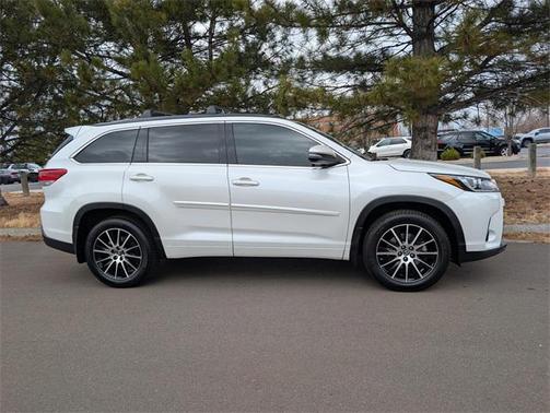 2017 Toyota Highlander SE