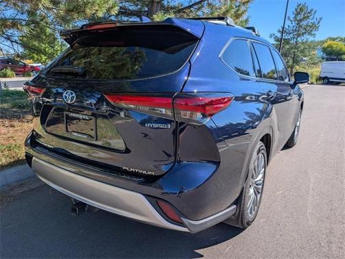 2021 Toyota Highlander Hybrid Platinum