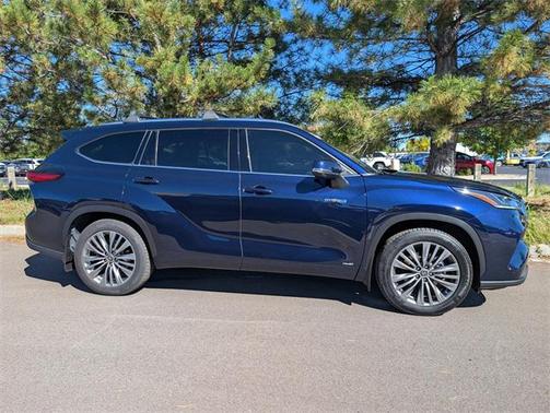 2021 Toyota Highlander Hybrid Platinum
