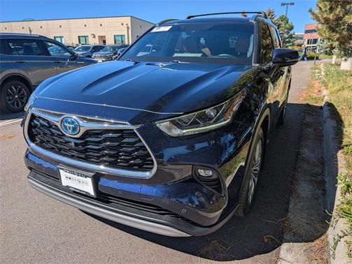 2021 Toyota Highlander Hybrid Platinum