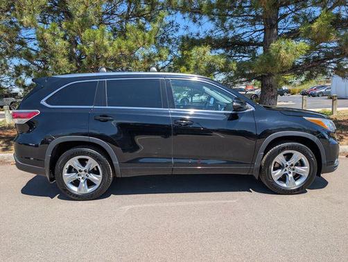 Midnight Black Metallic 2016 Toyota Highlander Limited