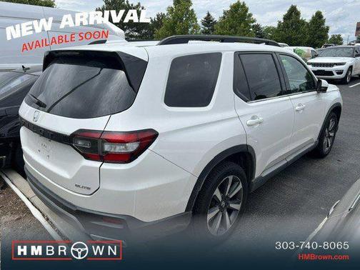 White 2023 Honda Pilot AWD Elite