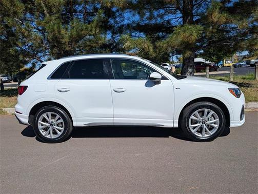 2022 Audi Q3 45 S line Premium