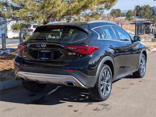 2018 INFINITI QX30 Luxury