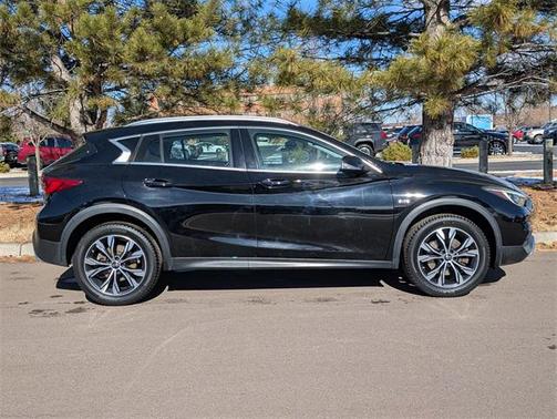 2018 INFINITI QX30 Luxury