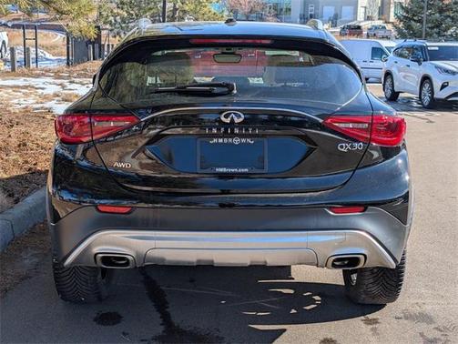 2018 INFINITI QX30 Luxury