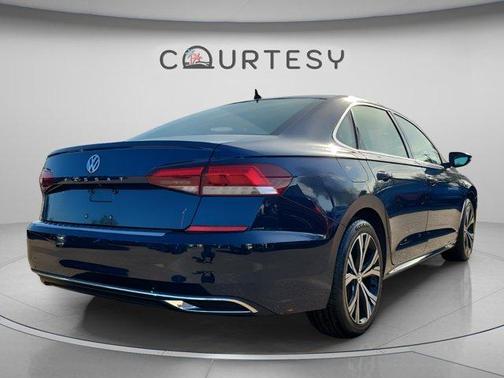 Tourmaline Blue 2021 Volkswagen Passat SE