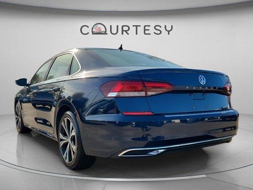 Tourmaline Blue 2021 Volkswagen Passat SE