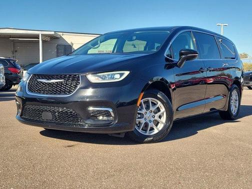 2024 Chrysler Pacifica Touring-L