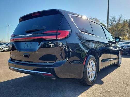 2024 Chrysler Pacifica Touring-L
