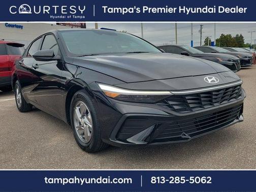 2025 Hyundai ELANTRA SE