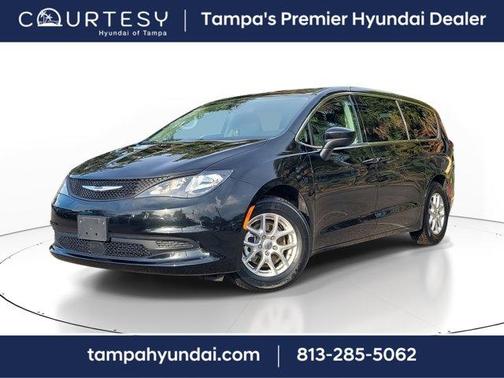 2023 Chrysler Voyager LX