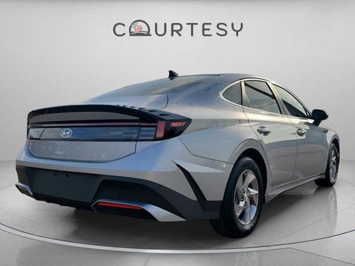 2025 Hyundai SONATA SE