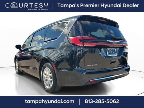 2023 Chrysler Pacifica Touring-L
