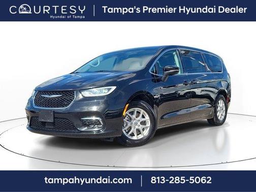 2023 Chrysler Pacifica Touring-L