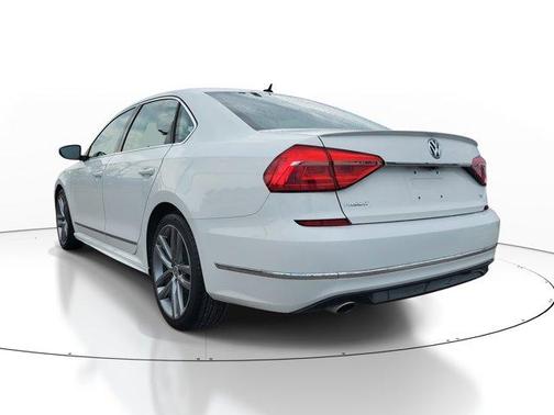 2016 Volkswagen Passat 1.8T R-Line w/ Comfort