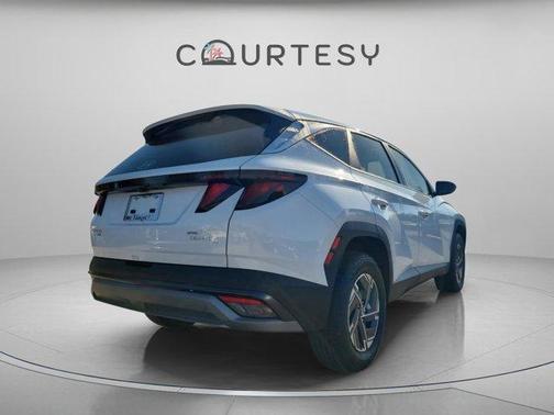 2026 Hyundai TUCSON Hybrid Blue SE