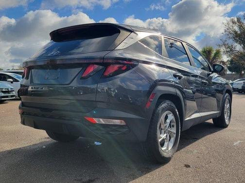 2022 Hyundai TUCSON SE