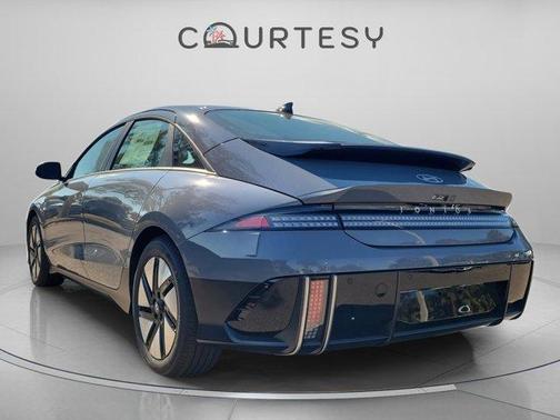 2025 Hyundai IONIQ 6 SE Standard Range