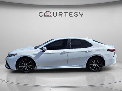 Ice 2023 Toyota Camry SE