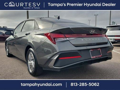 2025 Hyundai ELANTRA SE