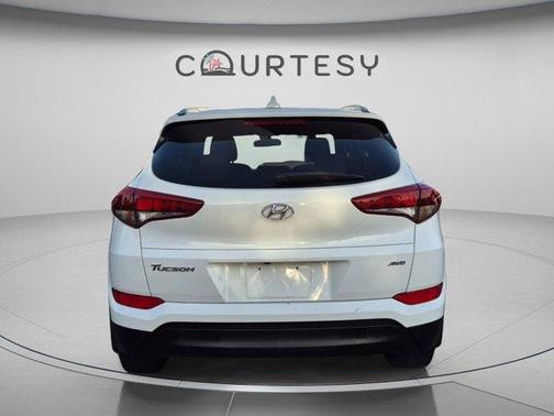 Dazzling White 2018 Hyundai TUCSON SEL