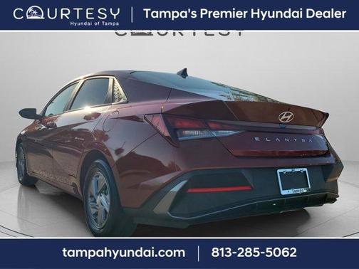 2024 Hyundai ELANTRA SE