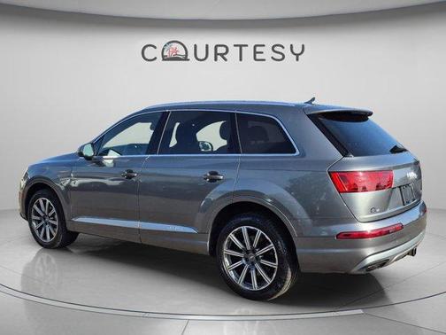Graphite Gray Metallic 2018 Audi Q7 3.0T Premium Plus