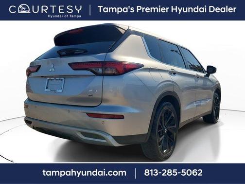 2022 Mitsubishi Outlander SE