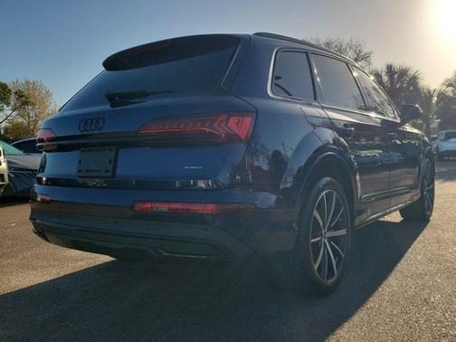 2022 Audi Q7 55 Premium Plus
