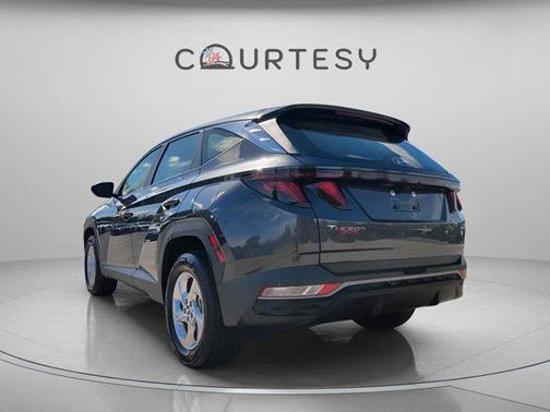 2023 Hyundai TUCSON SE