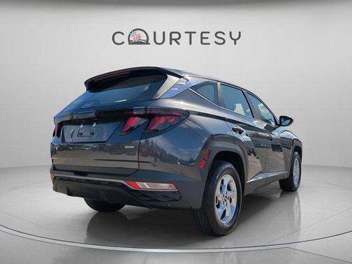2023 Hyundai TUCSON SE