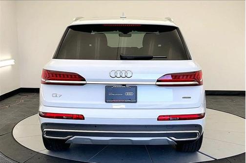 2023 Audi Q7 45 Premium