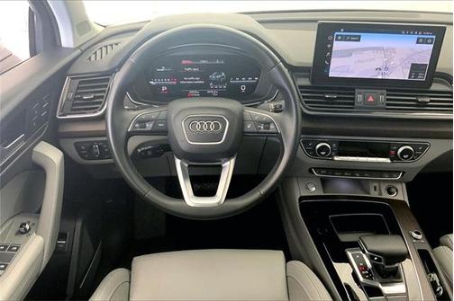 2022 Audi Q5 45 S line Prestige