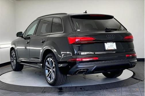 2025 Audi Q7 45 Premium Plus